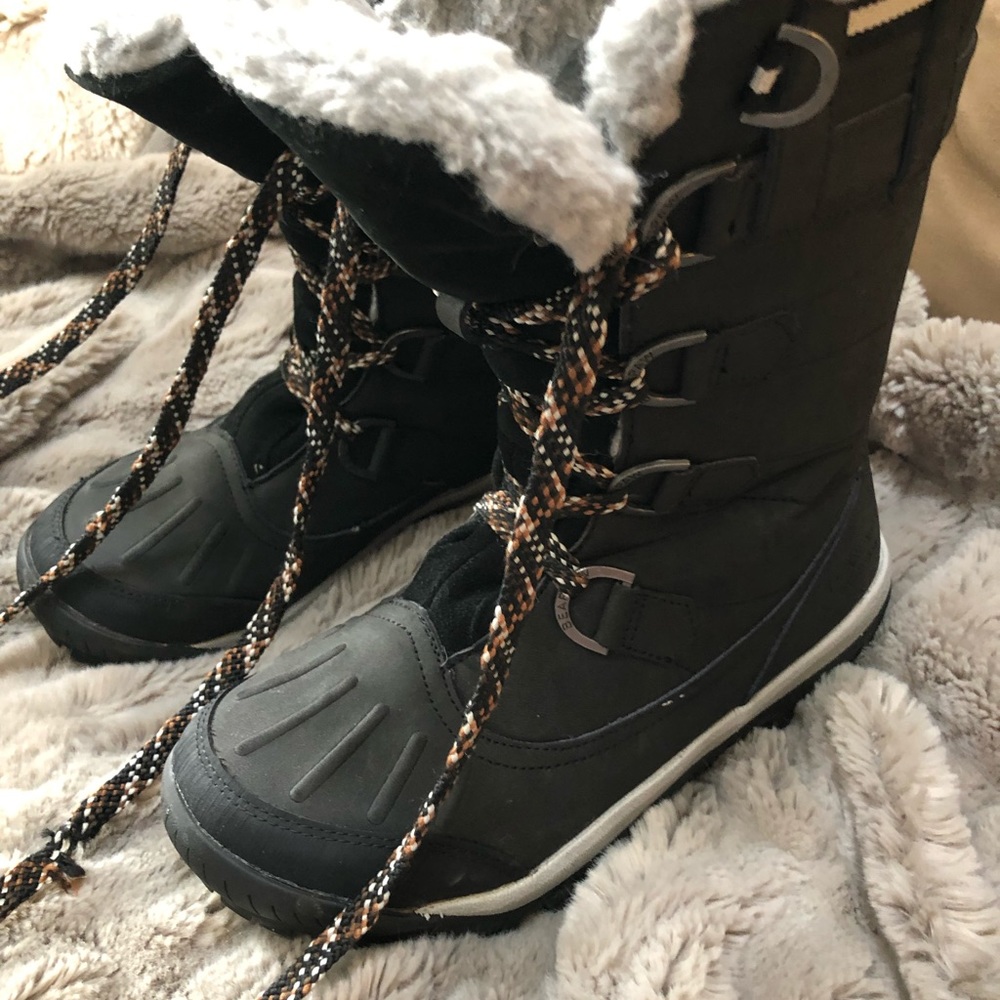 Bearpaw Desdemona boots women’s 9